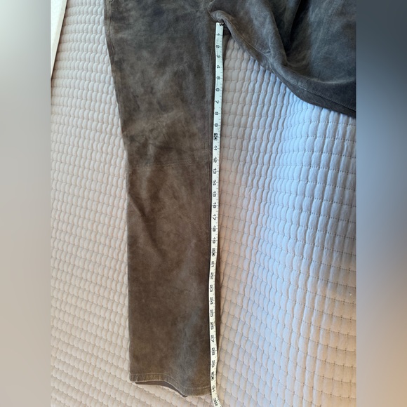 Womyn GORGEOUS 100% Leather, Brown Suede pants, in Excellent condition , Size 10 - Picture 14 of 16